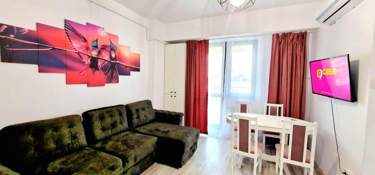 Evelyn Modern Apartment Near Palas Iasi Buitenkant foto